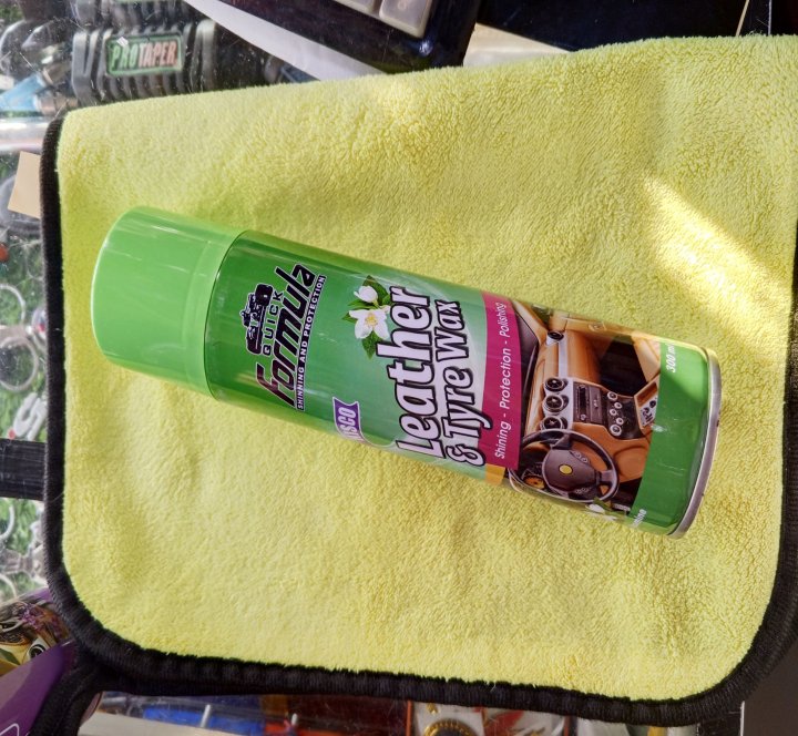 FORMULA HISCO + micro fiber cloth 
Leather & Tyre Wax Lemon (Multi-Surface Polish) Shining | Protection | Polishing