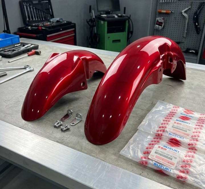 Suzuki GS-150 Red Rear Fender/Mudguard Genuine Replacement #SuzukiGS150 #MotorcycleMudguard #BikeParts #SuzukiGenuine #BikeRestoration